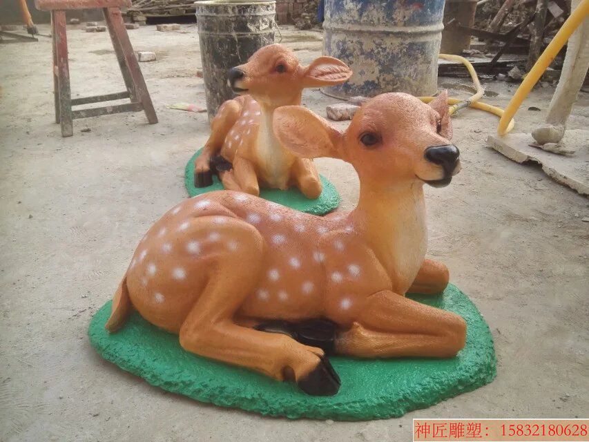 厂家定制草坪橘色梅花鹿 玻璃钢动物雕塑  仿真动物雕塑